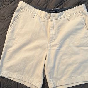 32” waist nautical short